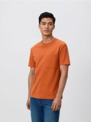 Strukturalny t-shirt comfort fit - intenstywna czerwień. Czerwone t-shirty męskie Reserved, l, bez wzorów, z bawełny, bez kołnierzyka. W wyprzedaży za 49.99 zł.
