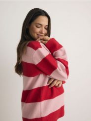 Sweter z dodatkiem wełny z alpaki - wielobarwny. Swetry klasyczne damskie Reserved, l, z dzianiny, bez kołnierzyka. W wyprzedaży za 199.99 zł.