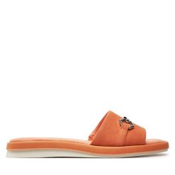 Klapki Caprice. Brązowe klapki damskie Caprice, bez wzorów, bez obcasa. Za 329.99 zł.