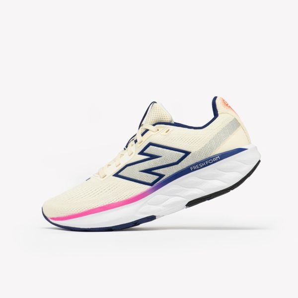 Buty do biegania damskie New Balance Fresh Foam 520 V9. Białe obuwie do biegania damskie New Balance. Za 299.99 zł.