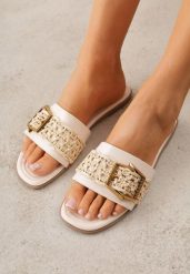 Beżowe Klapki Płaskie z Plecionką i Ozdobną Klamrą Sharvia. Brązowe klapki damskie Born2be, bez wzorów, z jeansu, bez obcasa, na płaskiej podeszwie. Za 79.99 zł.