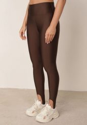 Brązowe Legginsy z Wysokim Stanem Zakończone Zapiętkami Evalla. Brązowe legginsy damskie Born2be, l, bez wzorów, z jeansu. Za 79.99 zł.