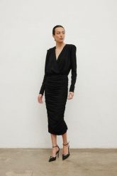 Długa sukienka z marszczeniami w kolorze BLACK - MANNER-M. Czarne sukienki damskie Marsala, na imprezę, m, bez wzorów, z poliesteru, eleganckie, bez kołnierzyka, bez ramiączek, maxi, dopasowane. Za 499.90 zł.