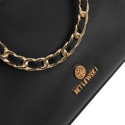 Wizytowa torebka damska MILEY BETLEWSKI® czarny. Czarne torebki klasyczne damskie bez wzorów, wizytowe, bez kołnierzyka, bez ramiączek. Za 82.41 zł.