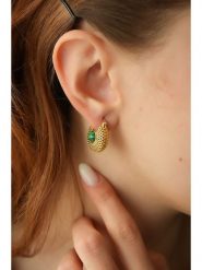 L'Atelier de Gaia Pozłacane kolczyki z malachitami rozmiar: onesize. Zielone kolczyki damskie L'Atelier de Gaia, z malachitem, pozłacane. Za 43.99 zł.