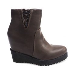 Botki Na Koturnie Wedges 8E8505 Khaki. Brązowe botki damskie ButyModne, bez obcasa, na koturnie, bez zapięcia. Za 59.00 zł.