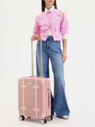 Nine West Walizka kabinowa CEO-NW-S-007-09 PINK Różowy. Czerwone walizki Nine West, bez wzorów, z tworzywa sztucznego. Za 299.99 zł.