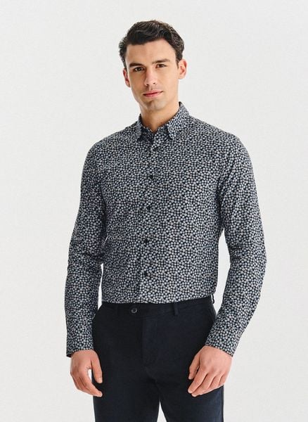 PAKO LORENTE – Czarna koszula w drobny wzór. Czarne koszule męskie Pako Lorente, m, bez wzorów, z bawełny, bez kołnierzyka, bez ramiączek. Za 149.99 zł.