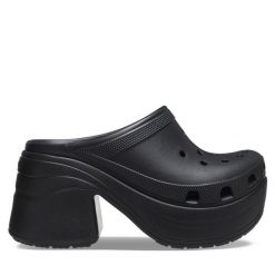 Klapki Crocs. Czarne klapki damskie Crocs, bez wzorów, bez obcasa. Za 249.99 zł.