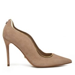 Szpilki Guess. Brązowe szpilki Guess, z aplikacjami, bez obcasa. Za 629.99 zł.