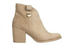 Botki Bayla-159 5033 022-P Beż Welur 159188, Skóra naturalna - 38. Brązowe botki damskie Bayla, z gumy, eleganckie, bez obcasa, bez zapięcia. W wyprzedaży za 332.10 zł.