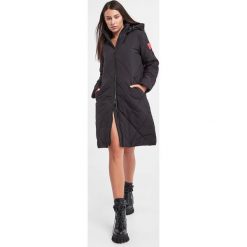 Płaszcz pikowany ARMANI EXCHANGE. Płaszcze damskie Armani Exchange, xl, bez wzorów. W wyprzedaży za 919.17 zł.