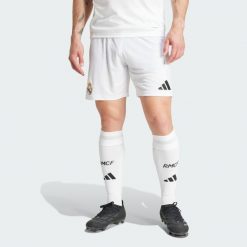 Szorty Real Madrid 24/25 Home. Białe szorty męskie Adidas, z materiału, bez kołnierzyka. Za 186.50 zł.