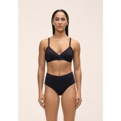Stanik Casall Overlap Bikinio Top. Czarne bikini damskie Casall, bez wzorów. W wyprzedaży za 181.99 zł.