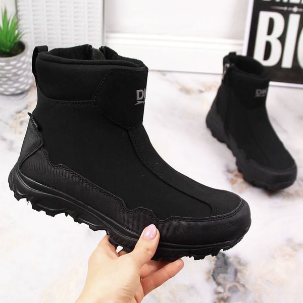 Wodoodporne śniegowce młodzieżowe ocieplane trekkingowe czarne DK 2462. Czarna obuwie trekkingowe damskie DK. Za 159.99 zł.