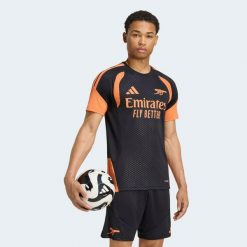 Koszulka piłkarska treningowa ADIDAS Arsenal 26/27. Bluzki sportowe damskie Adidas, xl, bez wzorów, z materiału, bez ramiączek. Za 239.99 zł.