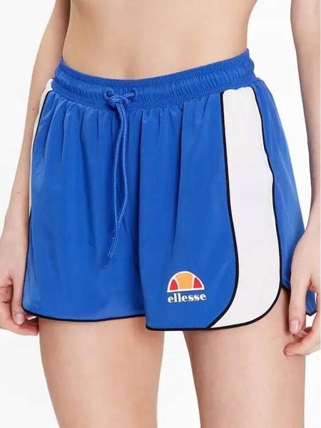 SPODENKI DAMSKIE SZORTY SPORTOWE ELLESSE KRÓTKIE KOLOR NIEBIESKI. Niebieskie spodenki sportowe damskie Ellesse, l, z materiału, do biegania. Za 153.38 zł.