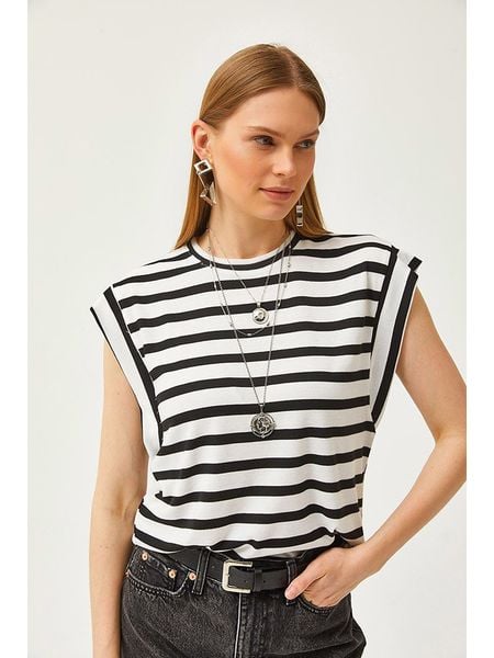 Trendyol Koszulka w kolorze czarno-białym rozmiar: M. Białe bluzki damskie Trendyol, m, bez wzorów, z bawełny, bez kołnierzyka, bez ramiączek. Za 43.57 zł.
