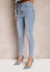 Jasnoniebieskie Jeansy o Dopasowanym Fasonie z Ozdobną Szlufką z Przodu Valmarie. Niebieskie jeansy damskie Renee. Za 89.99 zł.