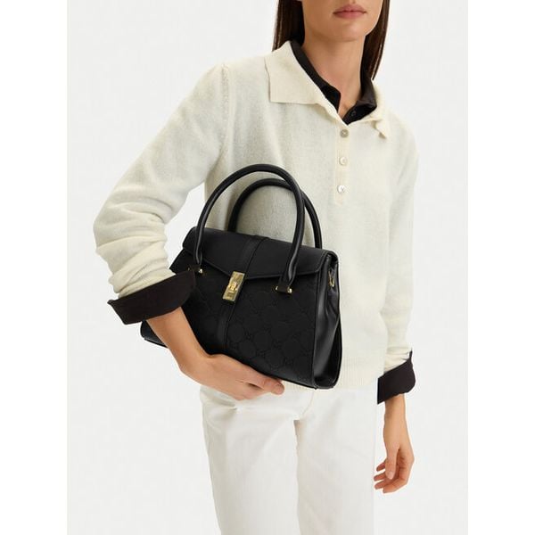 Torebka MEXX. Czarne torebki klasyczne damskie Mexx, bez wzorów, bez dodatków. Za 189.99 zł.