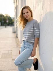 Sweter z krótkim rękawem w paski - szary. Szare swetry klasyczne damskie Sinsay, l, bez kołnierzyka. Za 35.99 zł.