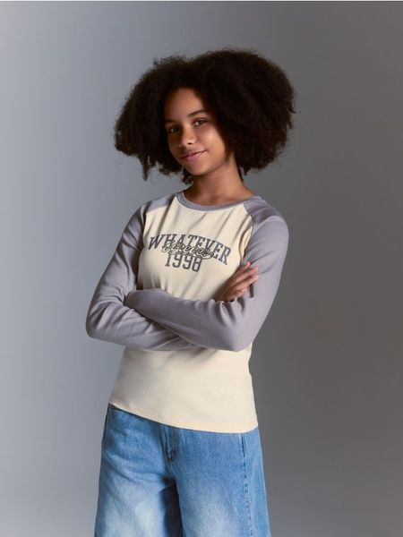 Koszulka z nadrukiem - kremowy. Białe koszulki dziewczęce Reserved, bez wzorów, z bawełny, bez ramiączek. Za 35.99 zł.