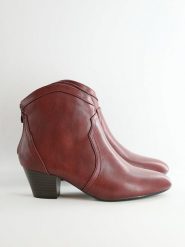 Bellucci Botki w kolorze czerwonym rozmiar: 41. Czerwone botki damskie Bellucci, eleganckie, bez obcasa, bez zapięcia. Za 152.99 zł.