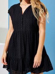 Ażurowa sukienka mini babydoll - czarny. Czarne sukienki damskie Sinsay, l, w ażurowe wzory, bez kołnierzyka, bez ramiączek, mini. Za 59.99 zł.