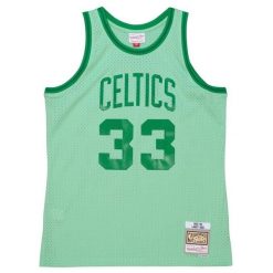 Koszulka Boston Celtics Swingman 1985/86. Zielone bluzki damskie Mitchell & Ness, bez wzorów, bez kołnierzyka. Za 603.50 zł.