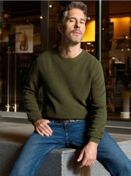 Sweter - khaki. Brązowe swetry męskie Sinsay, l, bez wzorów, bez kołnierzyka. Za 59.99 zł.