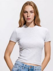 T-shirt z modalem - jasnoszary. Szare t-shirty damskie Reserved, l, bez wzorów, z bawełny, bez kołnierzyka. Za 35.99 zł.
