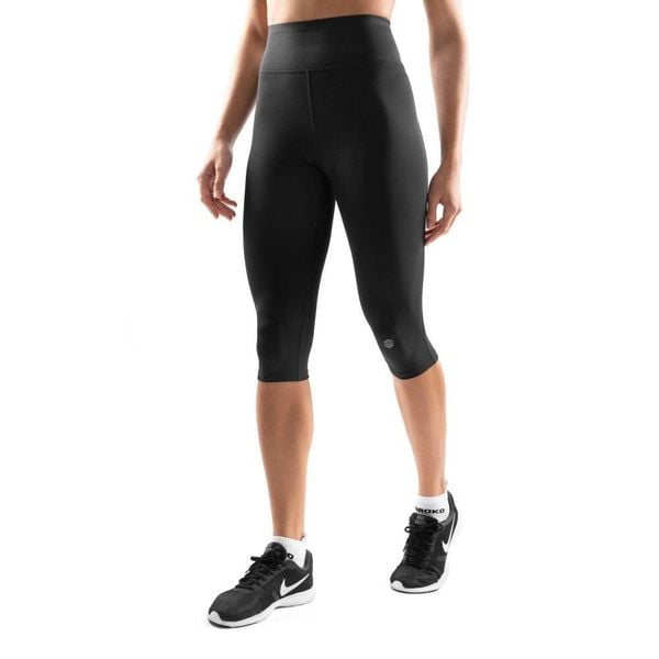 Damskie treningowe legginsy rybaczki Fitness Siroko Ynys. Czarne legginsy damskie SIROKO, bez wzorów, z materiału, na fitness i siłownię. W wyprzedaży za 126.00 zł.