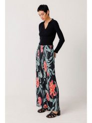 SKFK Spodnie "Izate" w kolorze zielono-czerwono-czarnym rozmiar: 38. Czarne spodnie materiałowe damskie SKFK, bez wzorów, z materiału, z podwyższonym stanem. Za 260.99 zł.