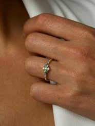 Les Petites Précieuses Pozłacany pierścionek z kamieniami szlachetnymi rozmiar: 58. Zielone pierścionki damskie Les Petites Précieuses, z cyrkonią, pozłacane. Za 143.90 zł.