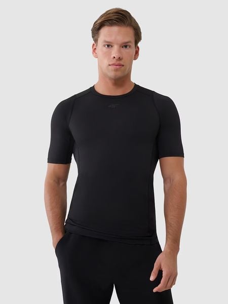 4F Koszulka sportowa w kolorze czarnym rozmiar: L. Czarne t-shirty sportowe męskie 4f, l, z materiału, bez ramiączek, na fitness i siłownię. Za 64.95 zł.