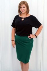 Spódnica prosta elegancka MELA butelkowa zieleń. Zielone spódniczki damskie KARKO, plus size, bez wzorów, z elastanu, eleganckie, plus size, dla puszystych. Za 69.50 zł.