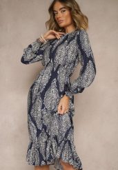 Niebieska Rozkloszowana Sukienka w Etniczny Print z Gumką w Talii i Falbanką Napirea. Niebieskie sukienki damskie Renee, na co dzień, m, bez wzorów, eleganckie, bez kołnierzyka, bez ramiączek, midi, rozkloszowane. W wyprzedaży za 76.99 zł.