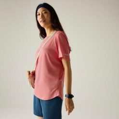 Damska koszulka z krótkim rękawem i logo Botanna, szybkoschnąca. Białe t-shirty damskie Regatta, bez wzorów, z poliesteru, bez kołnierzyka. Za 149.50 zł.