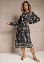Ciemnoszara Pudełkowa Sukienka Boho w Etniczne Wzory z Paskiem Lisalenea. Szare sukienki damskie Renee, na co dzień, na lato, s, bez wzorów, boho, bez kołnierzyka, bez ramiączek, midi. W wyprzedaży za 76.99 zł.