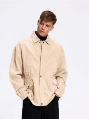 Jeansowa kurtka z kołnierzem - beżowy. Brązowe kurtki męskie Reserved, l, bez wzorów, z denimu, bez kaptura. Za 199.99 zł.
