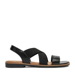 Sandały Lasocki. Czarne sandały damskie Lasocki, bez wzorów, bez obcasa, na płaskiej podeszwie. Za 139.99 zł.