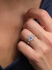 OR Carats Złoty pierścionek z kamieniami szlachetnymi rozmiar: 52. Niebieskie pierścionki damskie OR Carats, z topazem, złote. Za 614.96 zł.