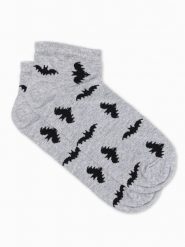 Skarpety męskie krótkie ze wzorem nietoperzy - szare V14 U177 - 43/46. Szare skarpetki męskie Ombre Clothing, bez wzorów, z bawełny. W wyprzedaży za 3.99 zł.