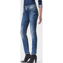 G-Star Raw - Jeansy. Niebieskie jeansy damskie G-Star Raw. W wyprzedaży za 259.90 zł.