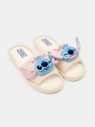 Kapcie z aplikacjami 3D Stitch - błękitny. Niebieskie kapcie damskie Sinsay. Za 29.99 zł.
