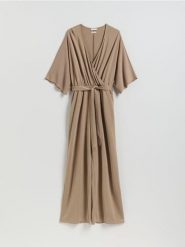 Kombinezon z modalem - beżowy. Brązowe kombinezony damskie Reserved, l, bez wzorów, z dzianiny, klasyczne, bez kołnierzyka, bez ramiączek. Za 139.99 zł.