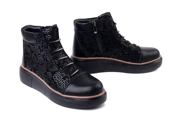 FILIPPO DBT7166/25 BK czarny, botki damskie. Czarne botki damskie Filippo, z polaru, bez obcasa, bez zapięcia. Za 254.90 zł.