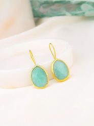 L'Atelier de Gaia Pozłacane kolczyki z akwamarynem rozmiar: onesize. Żółte kolczyki damskie L'Atelier de Gaia, z akwamarynem, pozłacane, z zapięciem typu bigiel. Za 43.99 zł.