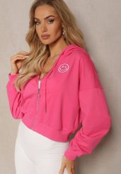 Fuksjowa Bluza Rozpinana z Wyszytą Emotką i Kapturem Cornoria. Czerwone bluzy z kapturem damskie Renee, l, z dzianiny. Za 59.99 zł.