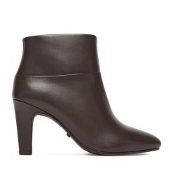 Botki GINO ROSSI. Brązowe botki damskie Gino Rossi, bez obcasa, na słupku, bez zapięcia. Za 339.99 zł.